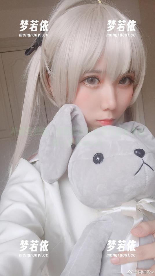 校园狂想曲：果咩酱w的写真作品全集让你一见倾心.txt-梦若依