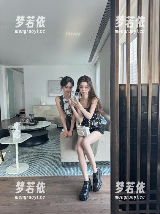 果团网 - 在线遇见Miss琪的写真合集，跟随她的镜头探寻精彩剧情瞬间！.txt-梦若依