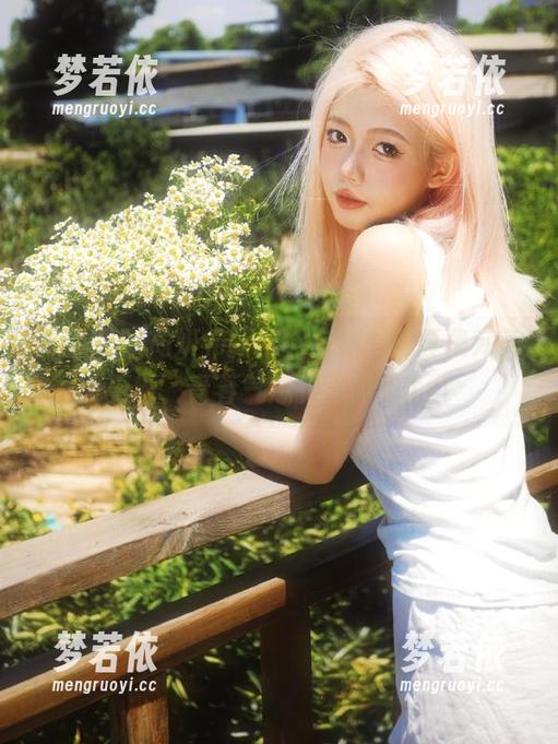 果团网 - 周妍希新作，白衬衫写真集完美更新，青春气息扑面而来.txt-梦若依