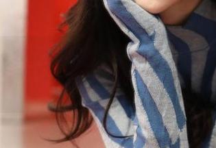 果团网 - 周妍希高清写真：牛仔裤与青春的完美邂逅，感受时尚魅力.txt