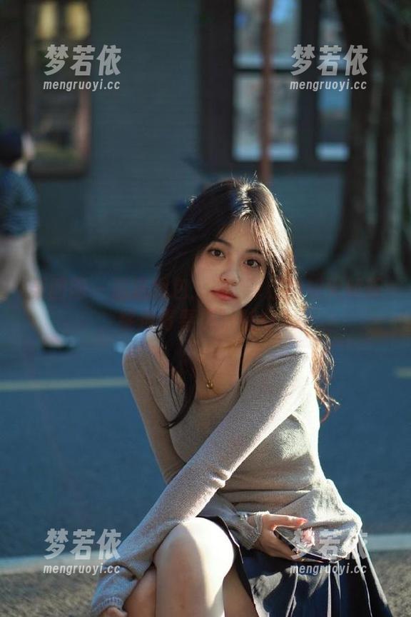 果团网 - 精选图包：龚玥菲红裙如火如荼，绽放青春无限魅力.txt-梦若依