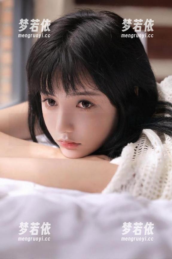 果团网 - 龚玥菲倾世美腿合集，图包重磅来袭尽显女神风范.txt-梦若依