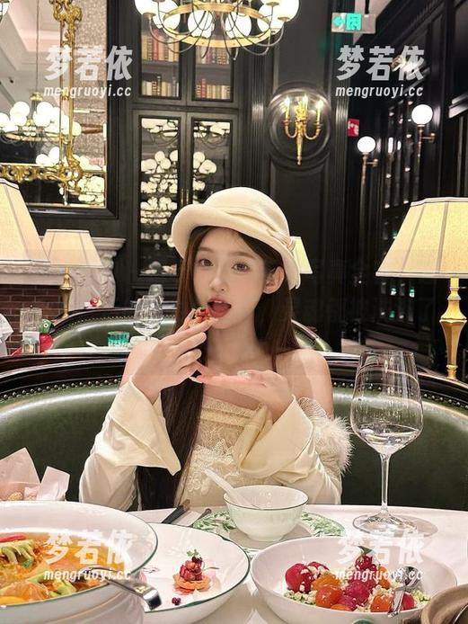 梦丝女神 - 追寻刘诺的运动写真全套，感受她背后的努力与坚持，灵魂都被洗涤了！.txt-梦若依