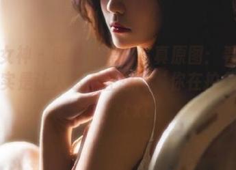 梦丝女神 - 晓晓的黑白写真原图：看似深邃其实是让人忍不住想问‘你在拍什么啊’？.txt