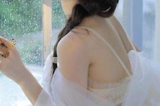 梦丝女神 - 玥玥的可爱私拍图集，清新与甜美交织的瞬间.txt