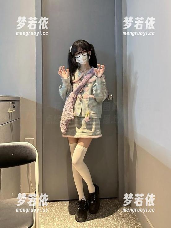 梦丝女神 - 花月舞的私拍图集：镂空元素点燃你的艺术灵感.txt-梦若依
