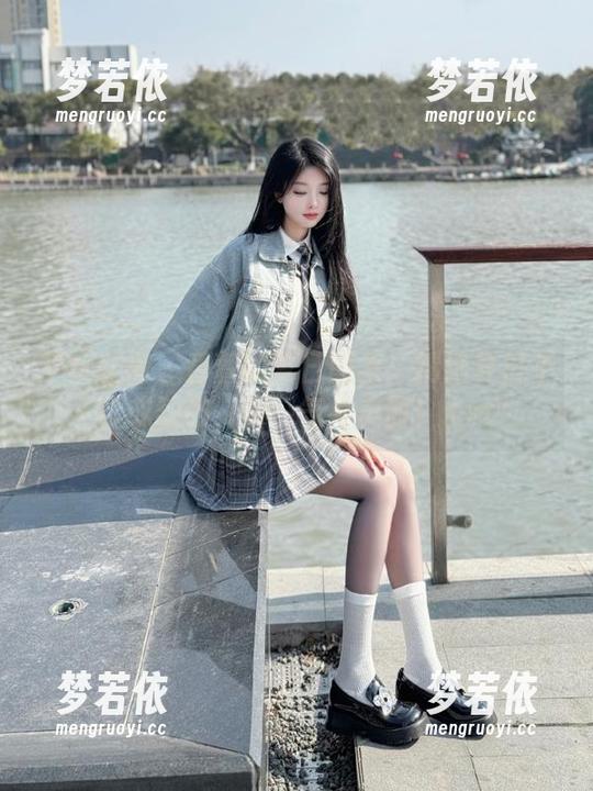 梦丝女神 - 香萱的夏日图集：精选夏日不可或缺的“香”气与美丽！.txt-梦若依