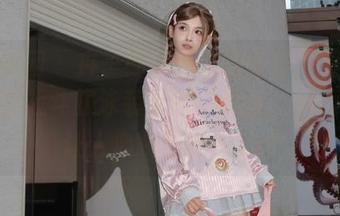 森萝财团 - 卉子期待已久的新作：更新《绫波丽战斗服泳装》30D肉丝，尺度大到让人心跳加速！.txt