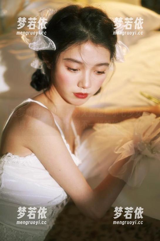 森萝财团 - 私房系列大放送！小七少女写真合集，让你看到不一样的她！.txt-梦若依