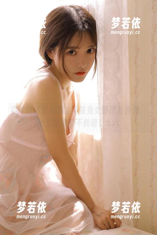 森萝财团发布黑丝网袜免女郎图片合集，绝对让你目不转睛！.txt-梦若依