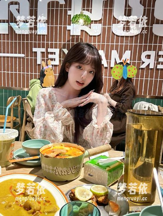 粉红少女白丝美足图包大放送，森萝财团让你发现‘腿’的各种千姿百态！.txt-梦若依