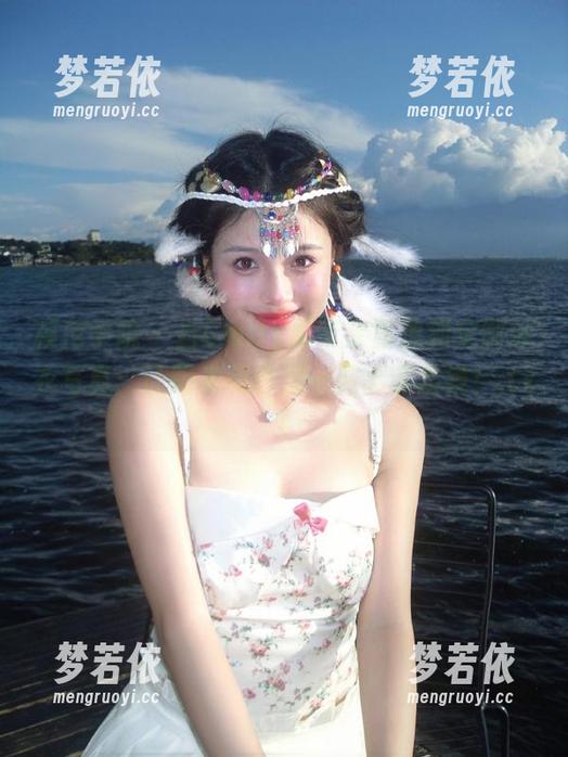 模范学院 - 当Emily顾奈奈酱遇到定制泳衣写真：让阳光和沙滩一起高调出镜！.txt-梦若依