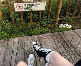 模范学院 - 全新发布：fairy如歌红裙写真，免费图册让你心动不已！.txt