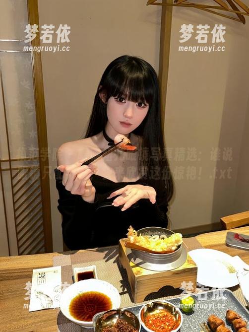 模范学院 - 噜噜妞儿眼镜写真精选：谁说眼镜只配学霸，快来欣赏这份惊艳！.txt-梦若依