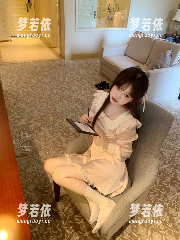 模范学院 - 柳侑绮Sevenbaby精彩户外作品：快来查看最新更新的唯美图片.txt-梦若依
