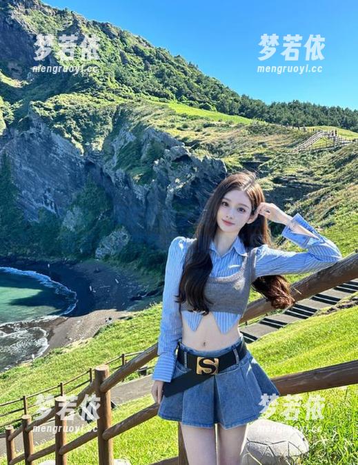 模范学院 - 探索私拍之美：程程CC的天台写真作品带你走进她的世界.txt-梦若依