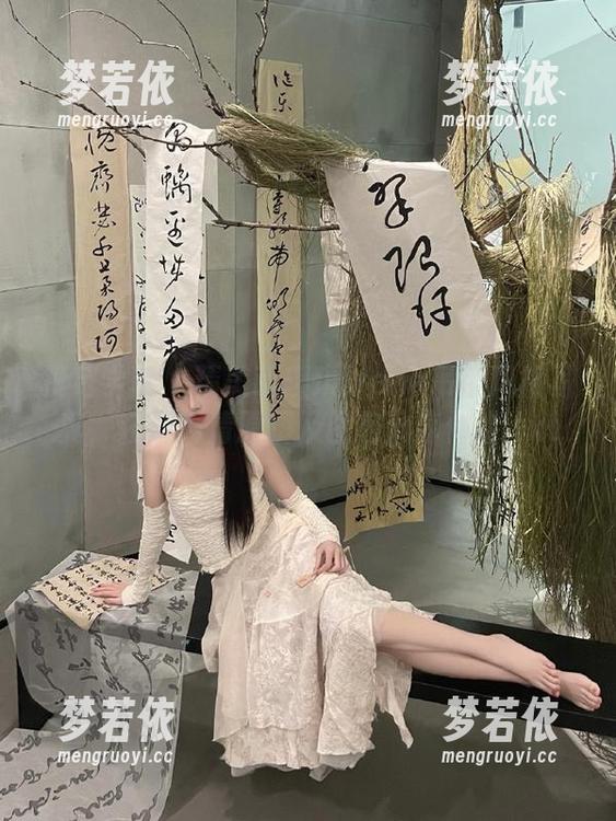 模范学院 - 精美萌琪琪Irene吊带风格写真，获取高清原图及图包分享体验.txt-梦若依