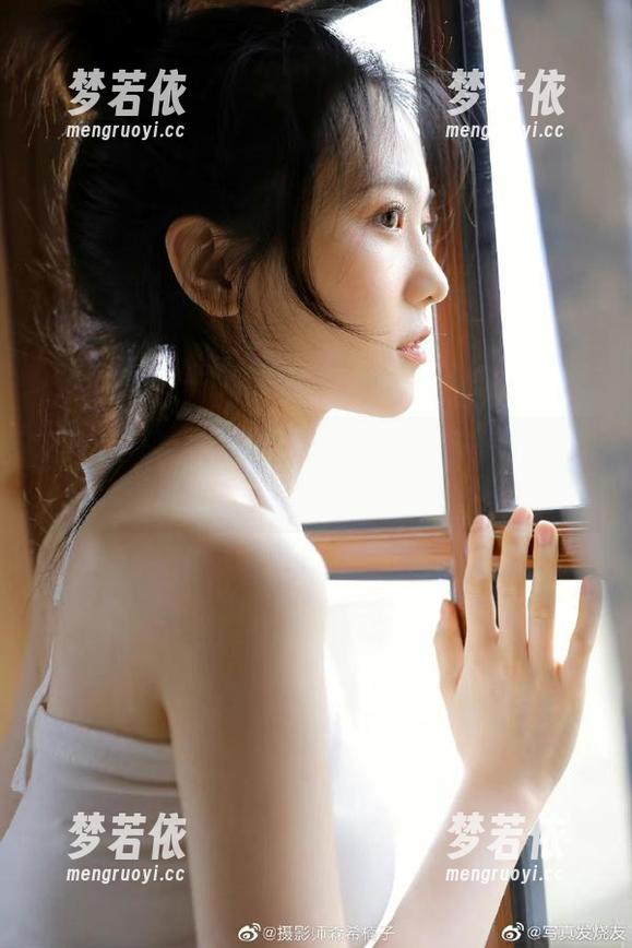 模范学院 - 软软Roro浴室私密日记：绝美写真图片合集.txt-梦若依