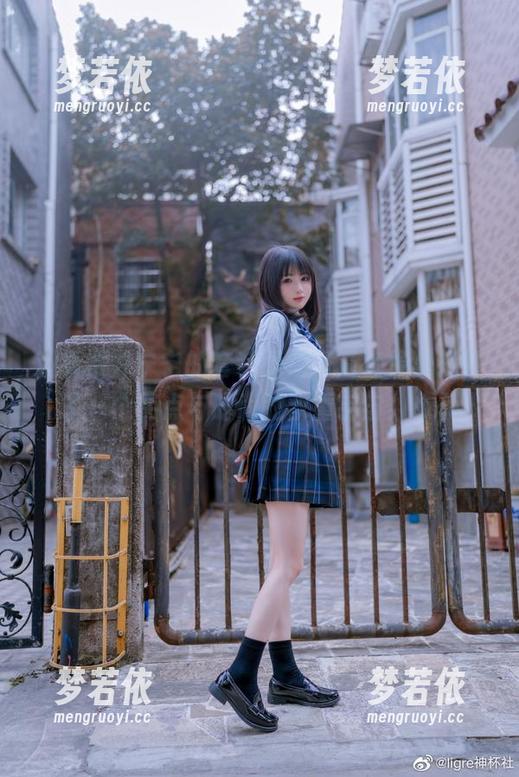 观看樱井宁宁的套装图片，简直像是打开了一个笑点与时尚的双重宇宙！.txt-梦若依