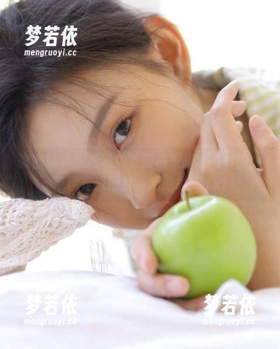 微密圈 - 浪漫私拍水蜜桃米米灰丝套图，带你走进图片背后的故事.txt-梦若依
