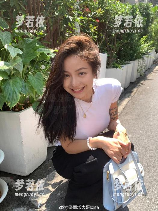 最新图库火热发布！快来欣赏洛丽塔大哥的“秘书”写真奇迹.txt-梦若依