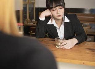洛璃LoLiSAMA带来独家私拍：狼少女主题图包，感受不一样的美丽.txt