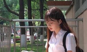 微密圈 - 邂逅海豚baby的清纯写真原图，捕捉她心灵深处的每一份纯真与甜美.txt