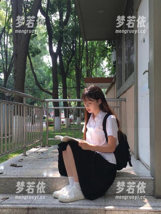 微密圈 - 邂逅海豚baby的清纯写真原图，捕捉她心灵深处的每一份纯真与甜美.txt-梦若依