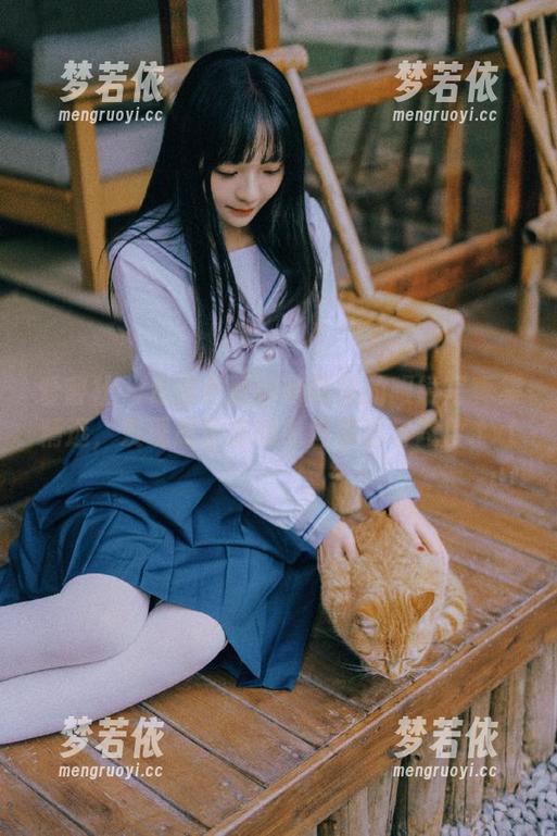 爱蜜社 - 走进小丽莎萌萌哒的眼镜写真集精选，发现属于你的时尚表达与态度.txt-梦若依