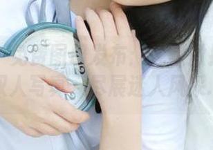 爱蜜社 - 免费图册发布：泥鳅鳅携手好友的双人写真，尽展迷人风采.txt