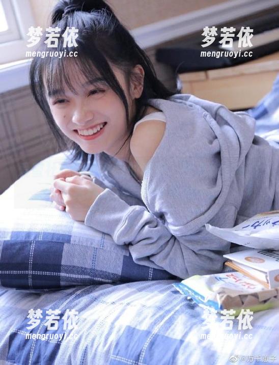 爱蜜社 - 瑞妤教室的秘密：图集作品让你重新定义美的标准.txt-梦若依