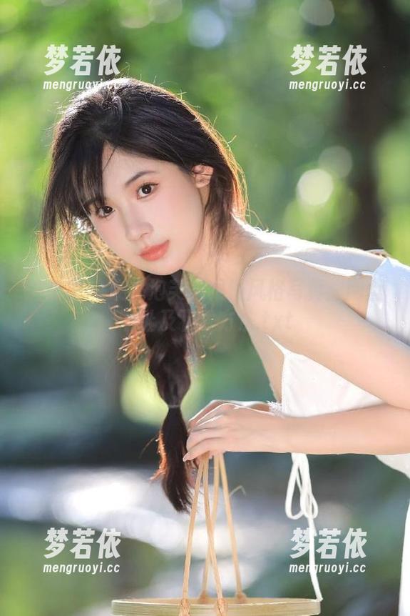 微密圈 - 玫桃泡芙的眼镜风格写真：网盘地址及下载方法.txt-梦若依