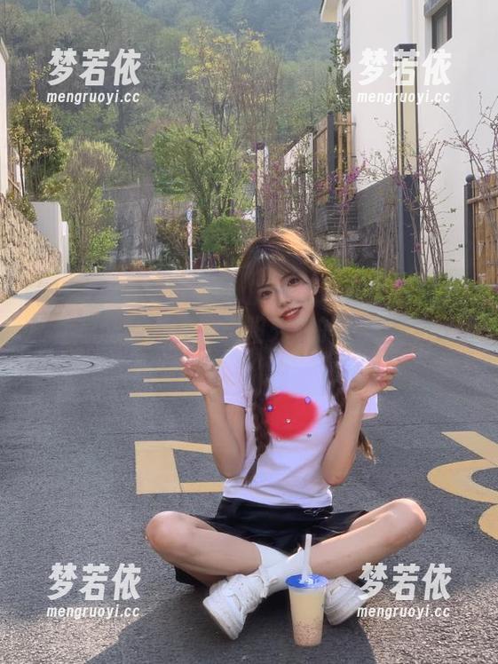 微密圈 - 精选瑜瑾u的水晶带钻比基尼套装作品，浸润在夏日阳光中的完美身影.txt-梦若依