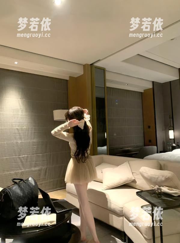 瑞丝馆 - 沉浸在白沫的镂空写真中：每一张原图都诉说着无尽的创意与灵感.txt-梦若依