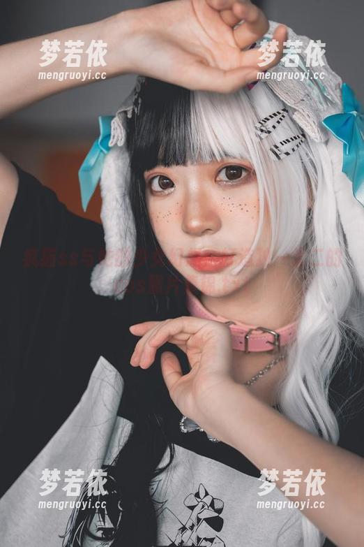 疯猫ss与她的少女幻想：打造独一无二的cos照片集锦.txt-梦若依