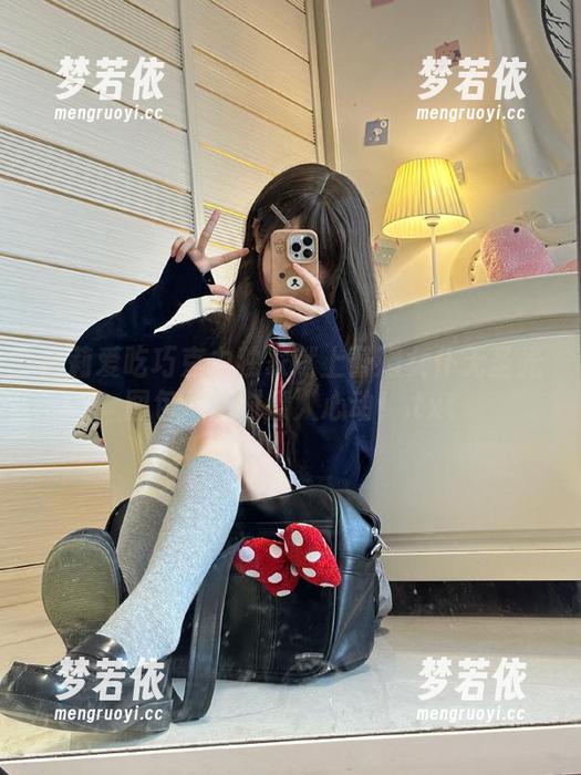 白莉爱吃巧克力独家献上蕾姆女仆无圣光图包：绝对撩人心动！.txt-梦若依