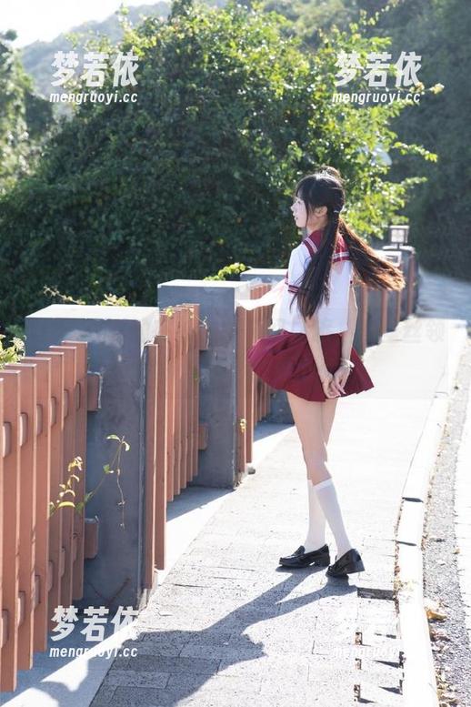 白金Saki的在线写真奇幻之旅，裤里丝领你探索多彩世界.txt-梦若依
