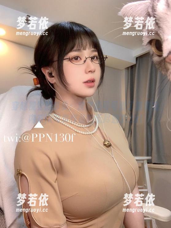 穿越视觉的享受：皮皮奶可可爱了啦黄金内衣jk写真作品的无尽魅力.txt-梦若依