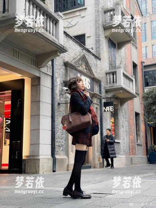 祖木子倾情呈现青春少女肖像，独特的图片让我们回味青春的美好时光.txt-梦若依