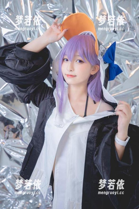 神楽坂真冬的校园写真作品，优雅瞬间任你下载，尽享青春风采！.txt-梦若依