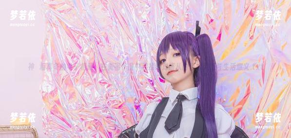 神楽坂真冬的电子相册：在美图作品中寻找绝对服从的艺术灵感与生活意义.txt-梦若依