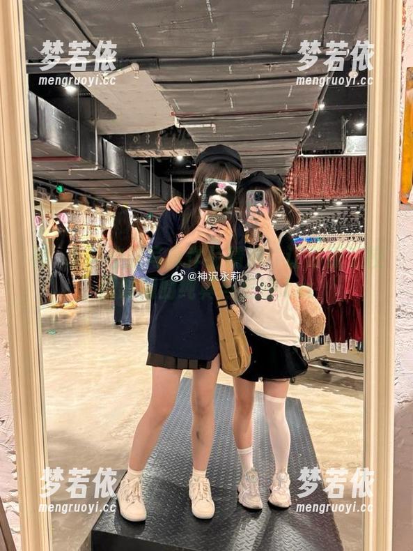 神沢永莉校服写真作品精选：让你重温校园时期的纯真与美好.txt-梦若依