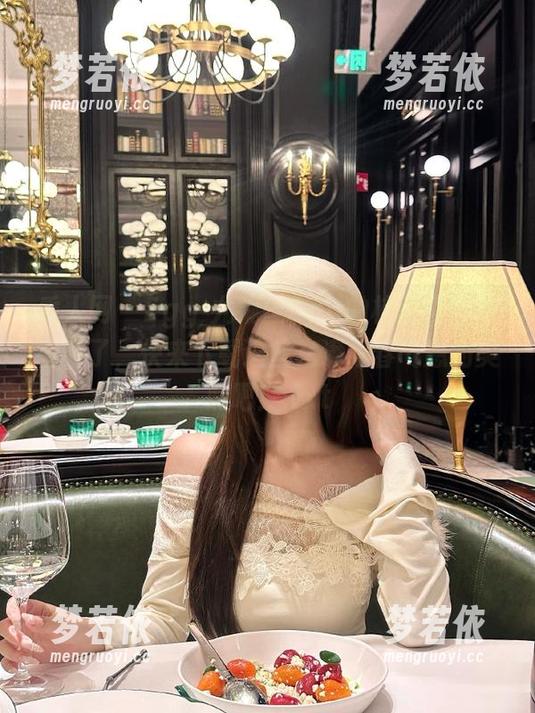 秀人网 - Egg-尤妮丝Egg的校服写真套图来了，快来下载这些充满青春气息的美照吧！.txt-梦若依