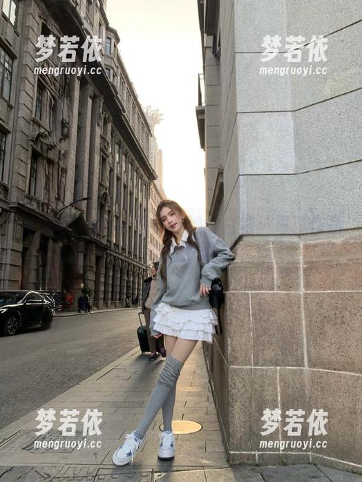 秀人网 - Yuki鱼儿与她的白裙：写真作品合集带你走进梦境之中.txt-梦若依