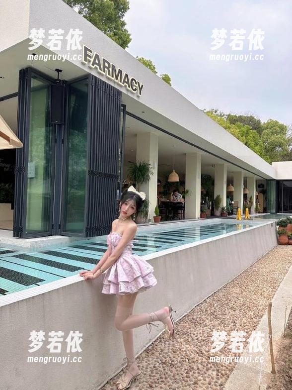 秀人网 - 最新sophie余冰女孩作品集：她的写真不仅好看，还带着奇妙的搞笑元素！.txt-梦若依