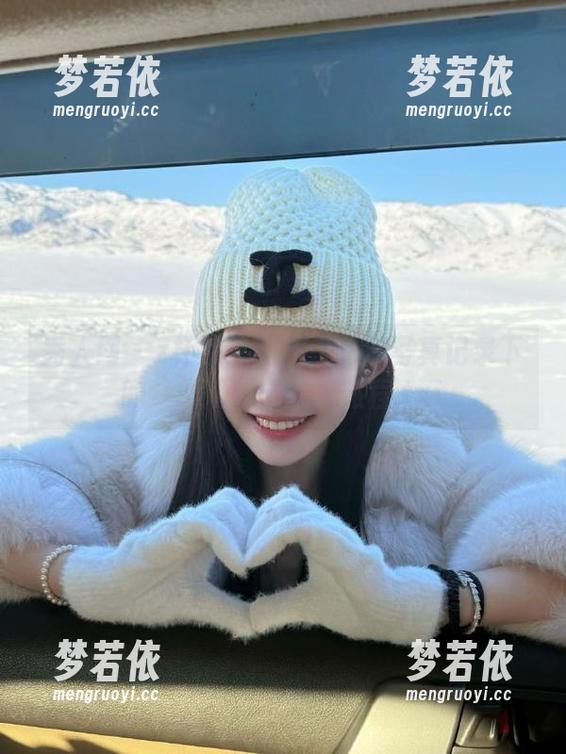 秀人网 - z杯悠悠花嫁：高清写真记录下的梦幻婚礼与幸福旅程.txt-梦若依