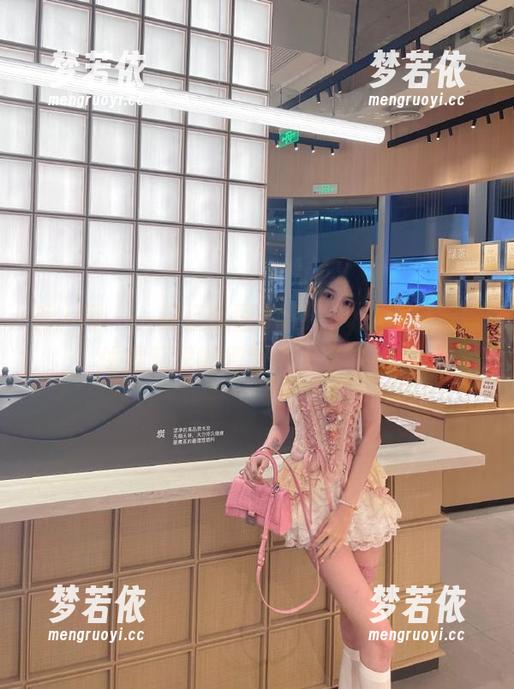 秀人网 - 一探伍晓丽Shirley的私房图集，体操服里的细腻与力量交织.txt-梦若依