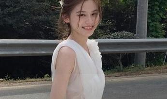 秀人网 - 不容错过的会飞的小虎牙白丝图集，点击下载一同欣赏她的美丽.txt
