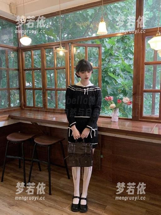 秀人网 - 余贝拉bella的户外冒险：写真集原图记录自然与自我的对话.txt-梦若依
