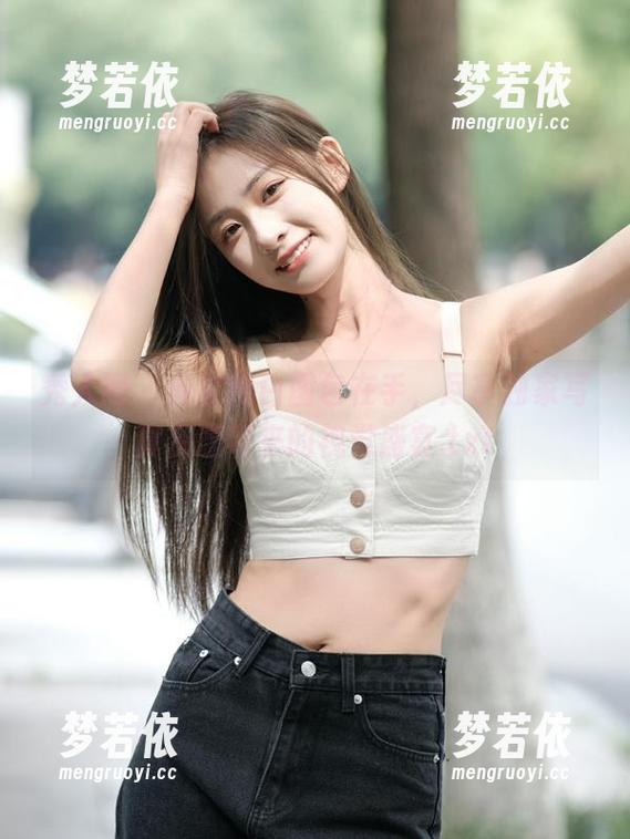 秀人网 - 允尔纯白图包在手，尽享独家写真资源带来的视觉盛宴.txt-梦若依